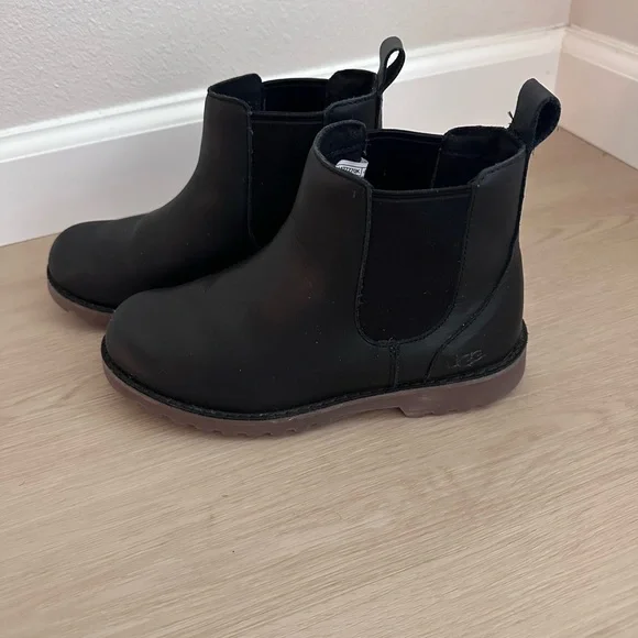 UGG Black K Callum Ankle Boots - Picture 1 of 5